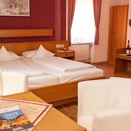 Hotel Garni Zum Hirschen 伊普霍芬 外观 照片