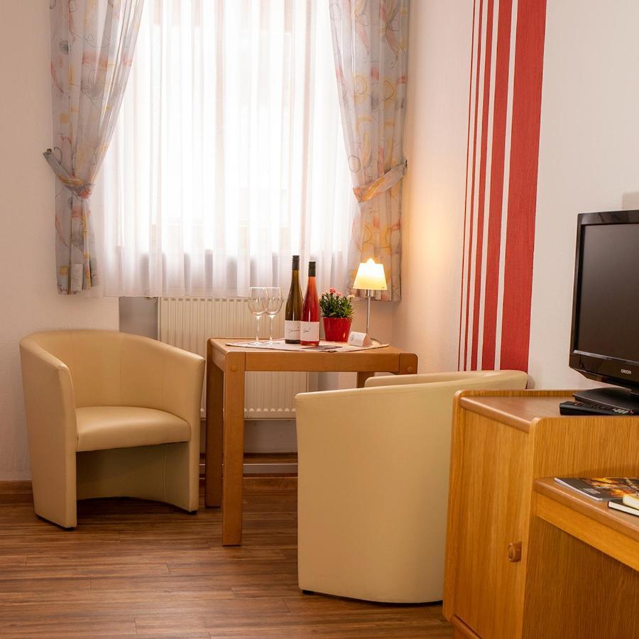 Hotel Garni Zum Hirschen 伊普霍芬 外观 照片