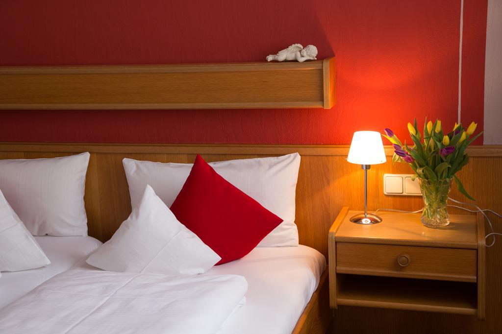 Hotel Garni Zum Hirschen 伊普霍芬 外观 照片